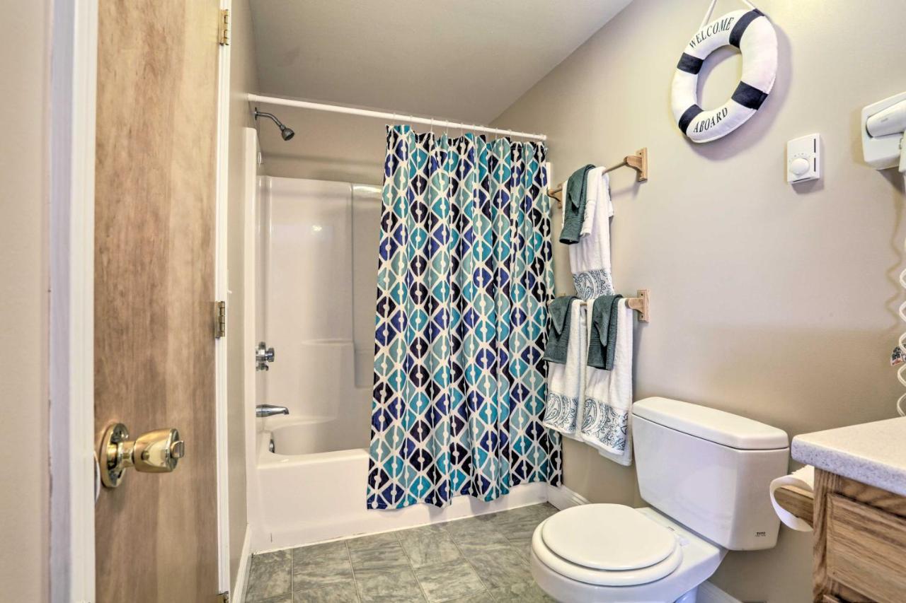 Apartment Getaway Walk Across Street To Private Beach! Gilford