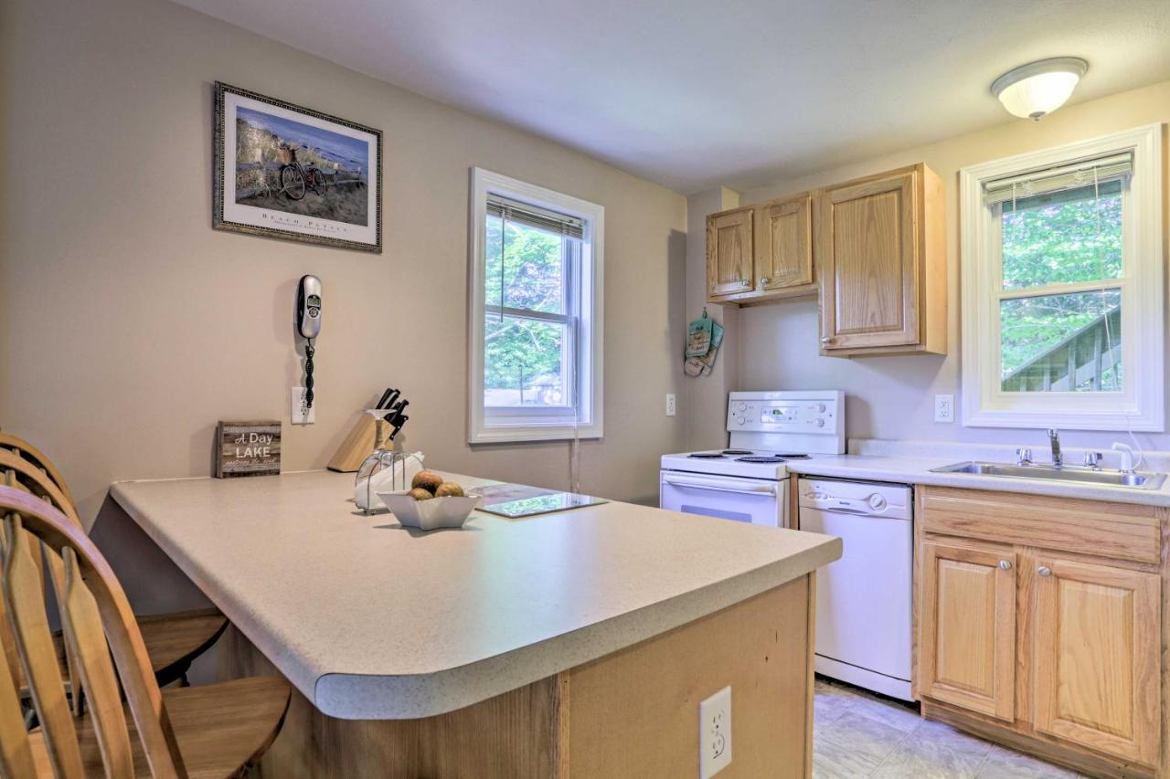 Getaway Walk Across Street To Private Beach! Apartment