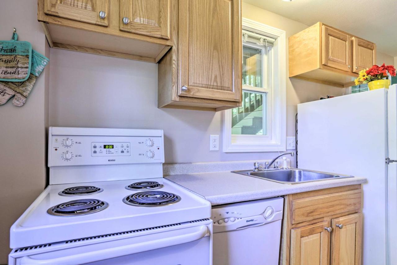 Apartment Getaway Walk Across Street To Private Beach! *