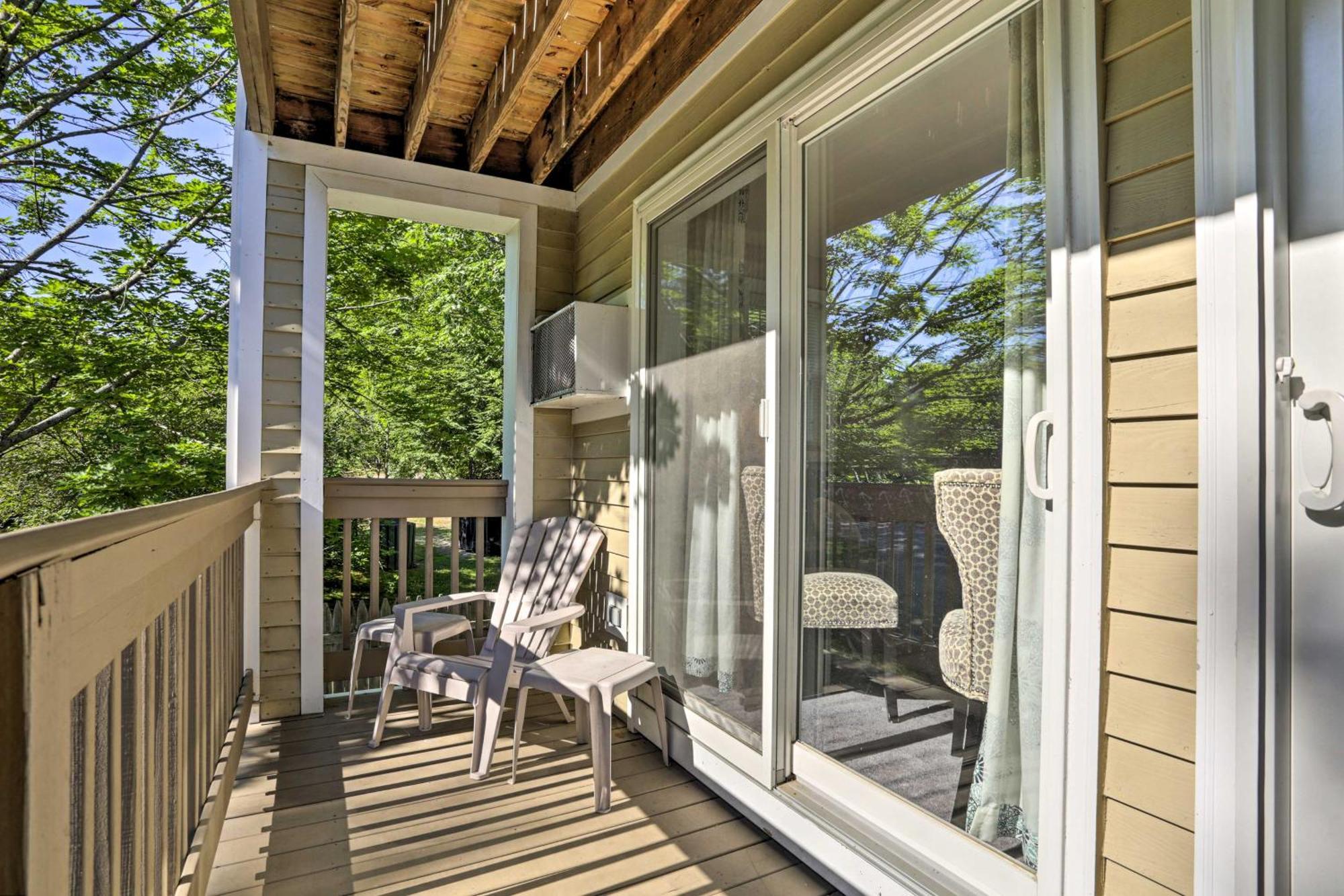 Getaway Walk Across Street To Private Beach! Apartment